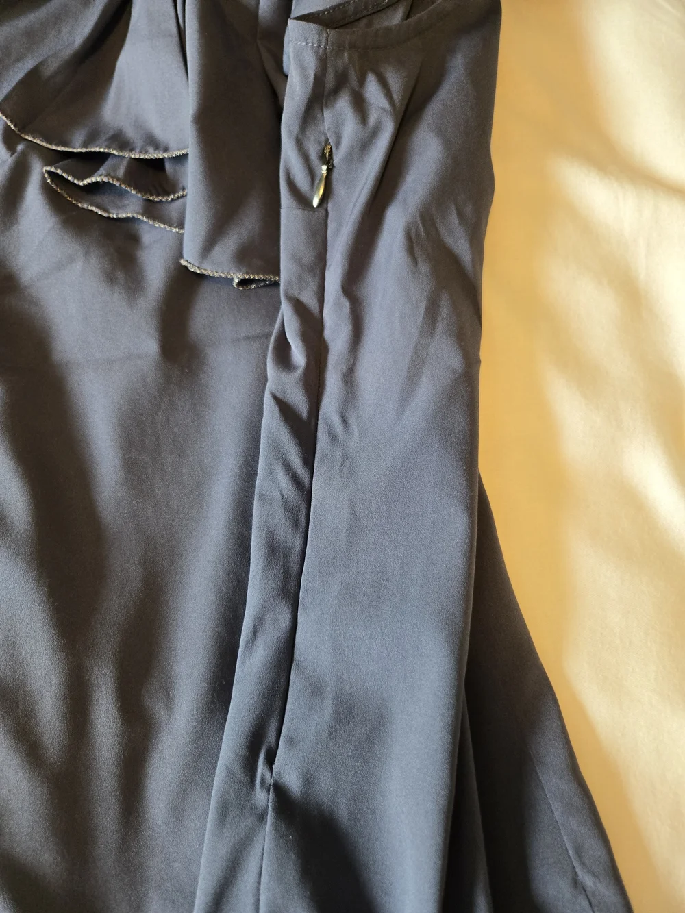 Banana Republic Ruffle Sleeve Shell In Gray - Picture 2 of 9